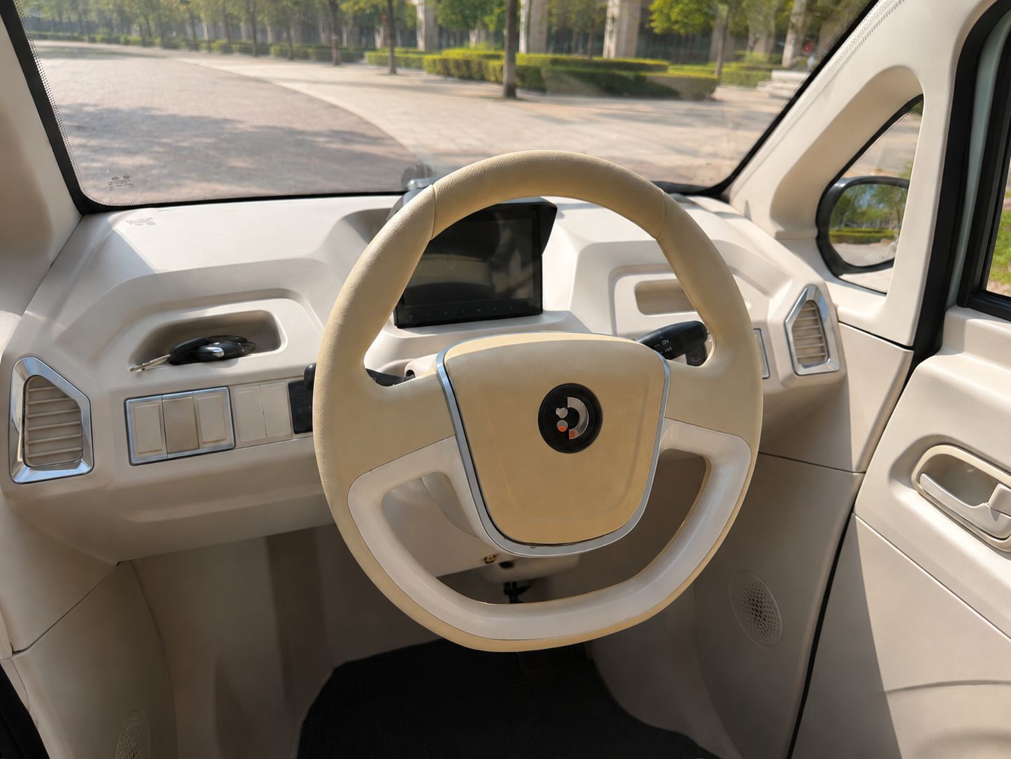 Cruscotto e volante della Honri